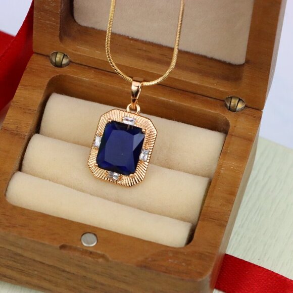 "Royal Blue Gold Plated Pendant with Vintage Inspired Frame Design, XPPT1784 - Picture 9 of 13